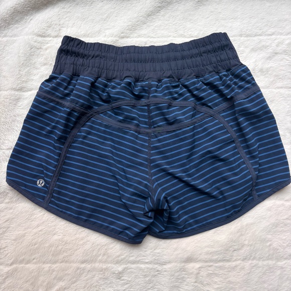 lululemon athletica Pants - Lululemon Hotty Hot Shorts 4” Blue Striped Running Size 8 Secure Zip Pocket